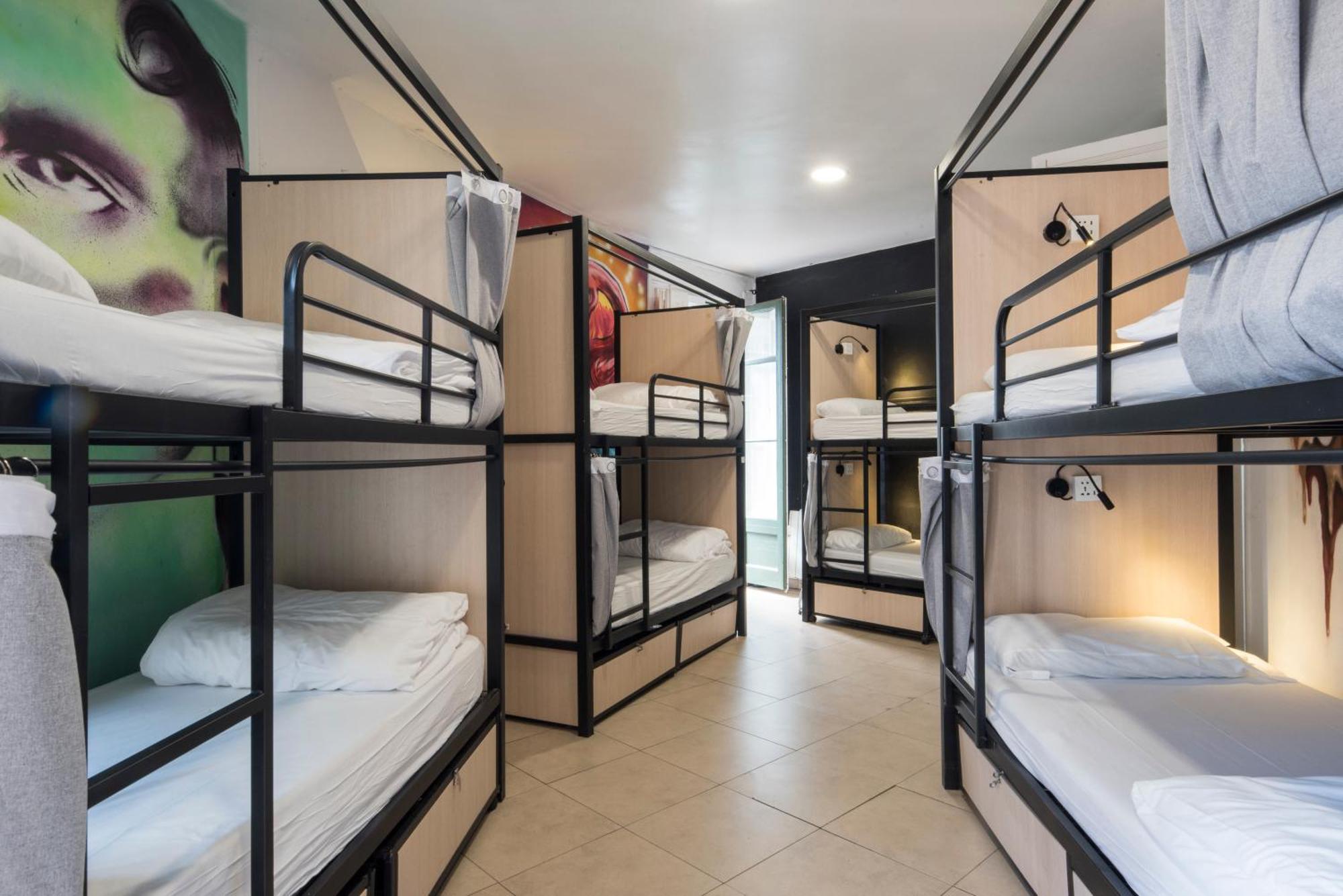 Bed 12-Bed Mixed Dormitory Room Ensuite